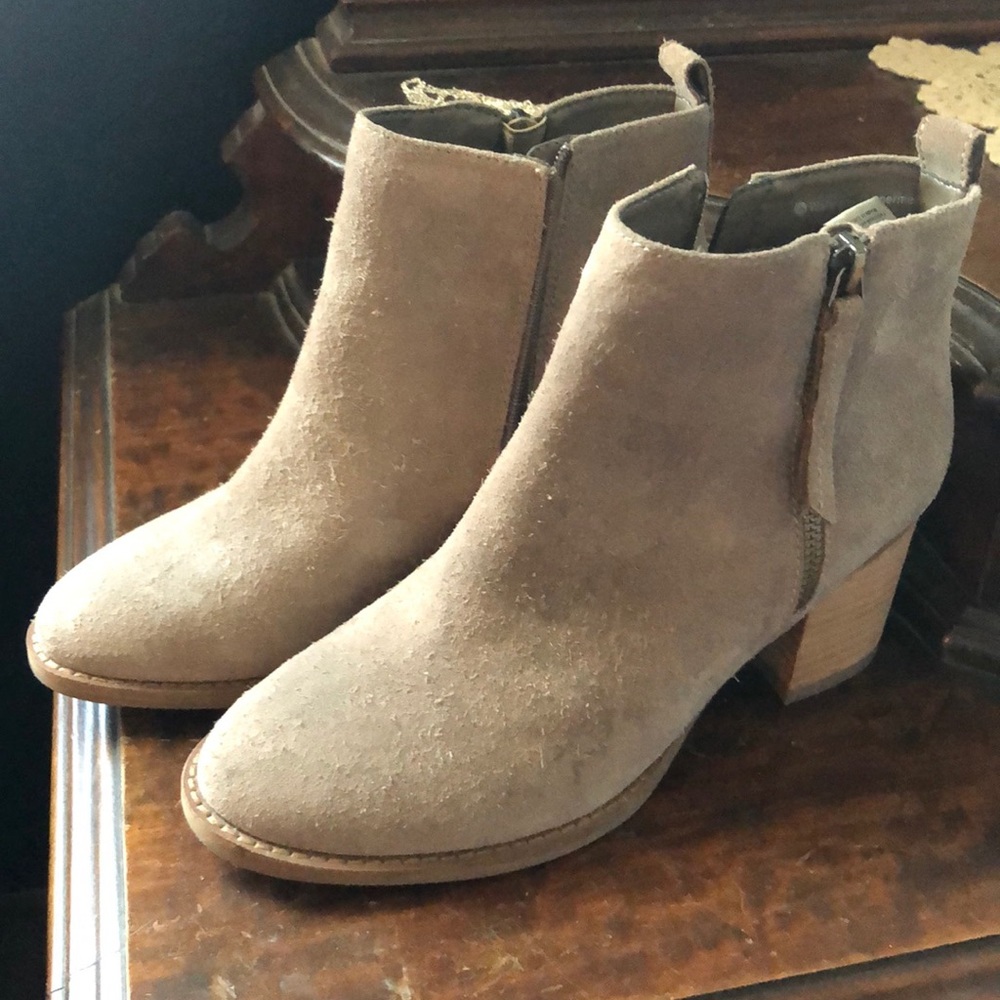 Blondo waterproof ankle booties